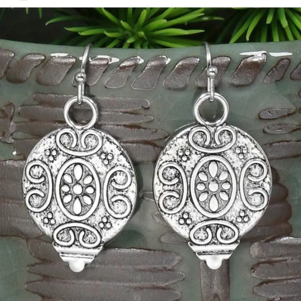 Fashion Jewelry Antique silver w ornate design BOHO lightweight dangle earrings